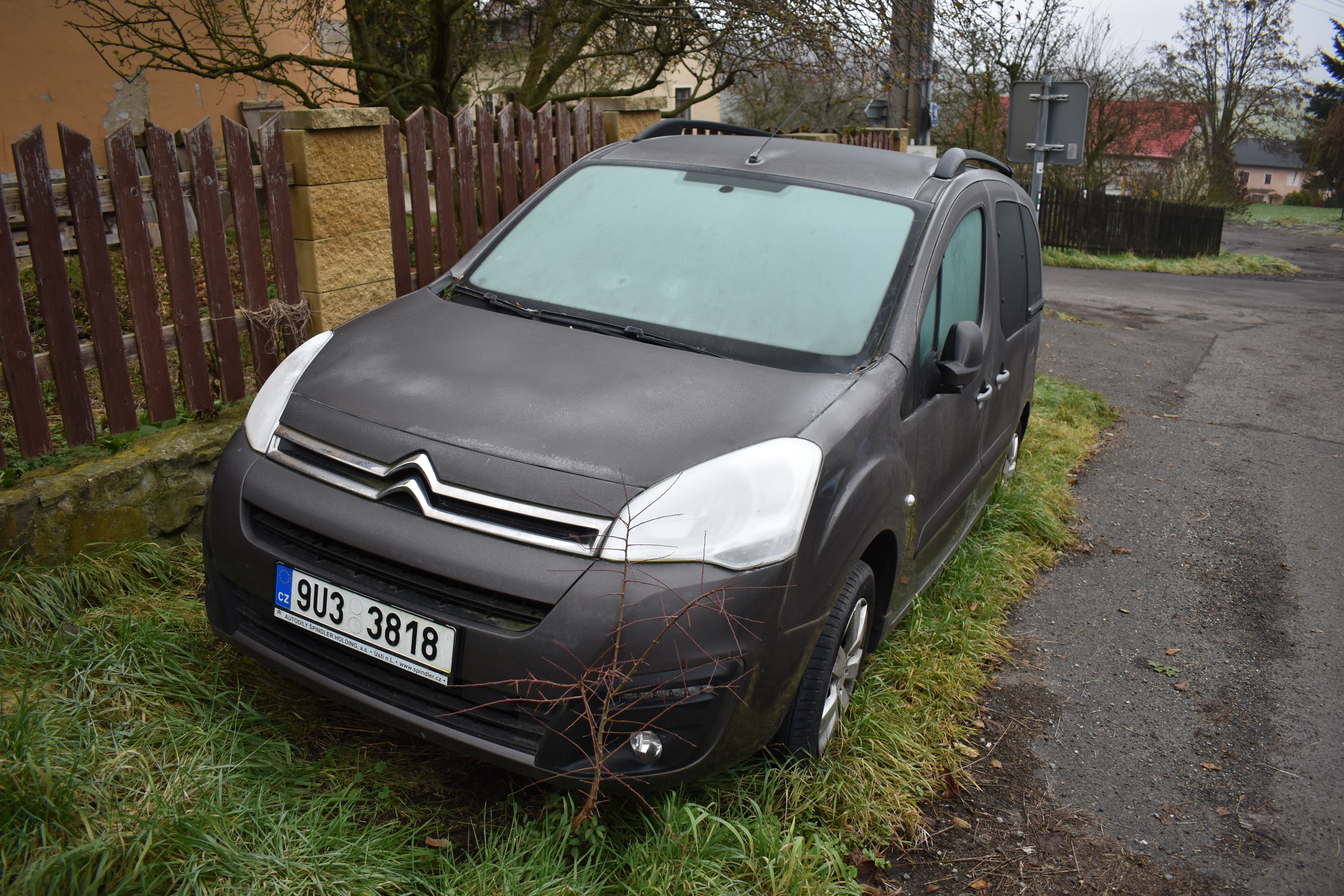 Osobní automobil Citroën Berlingo, nákladní přívěs Agados handy